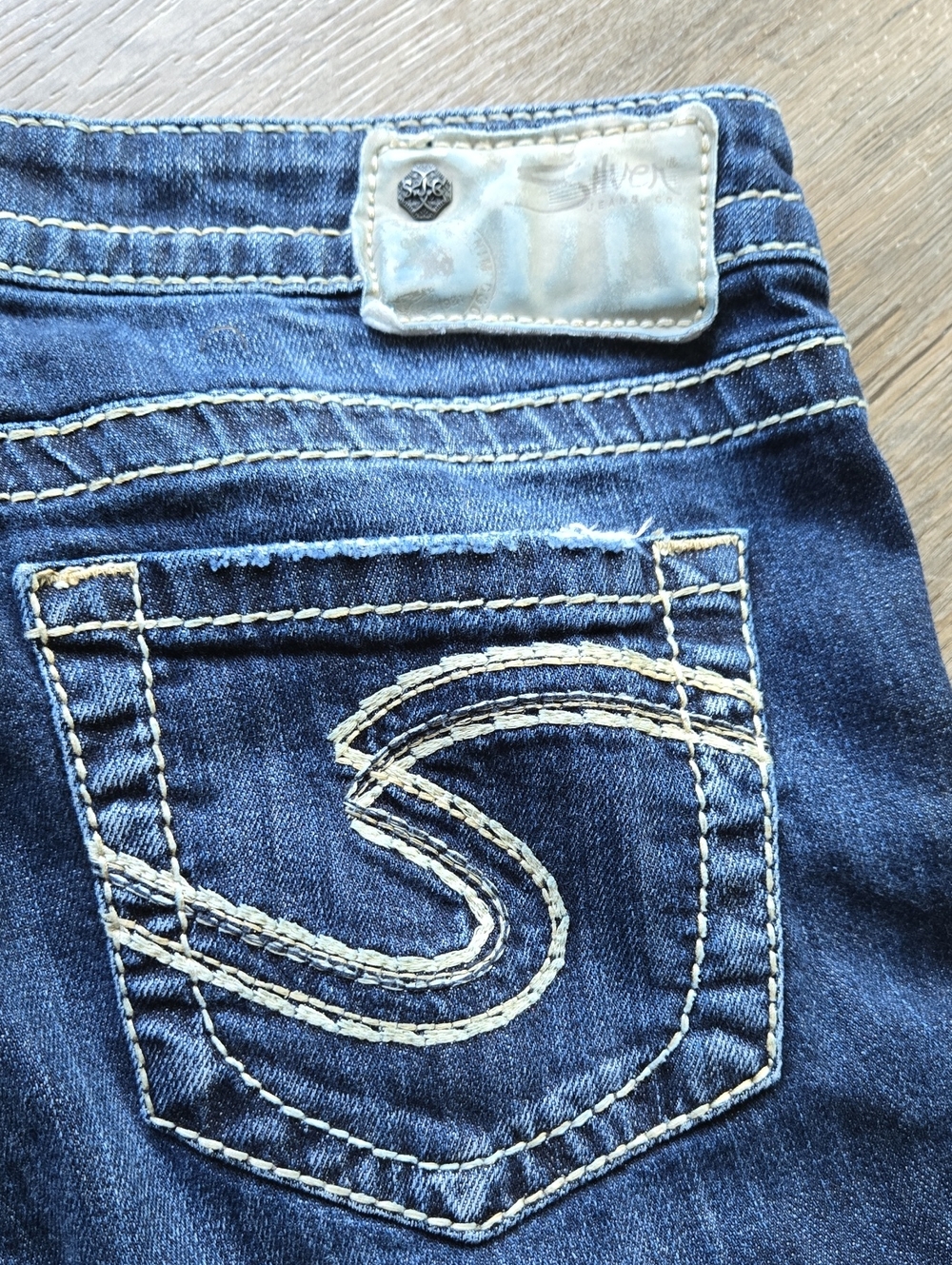 Silver Jeans Women’s Dark Blue Capris